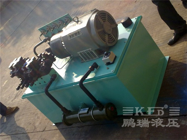 鵬瑞汽車沖三孔液壓站