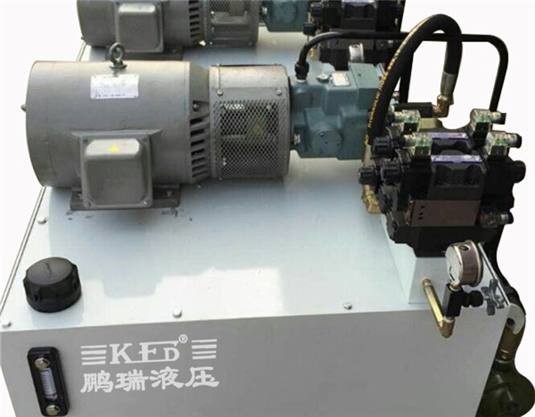 鵬瑞汽車立式裝芯機液壓系統